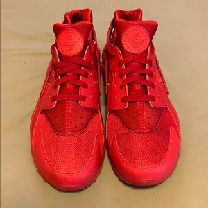 Air Hurache “Triple Red”